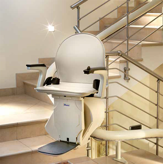 Chair lift for curved stairs